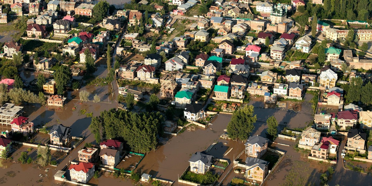 Top Benefits of Hiring Certified Flood Damage Restoration Services